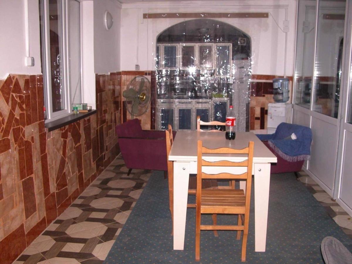 Guest House Oasis - Tvishi Exteriör bild